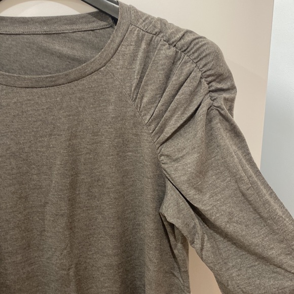 **NWOT ** PUFF SLEEVE STRIPED T SHIRT - Picture 4 of 7